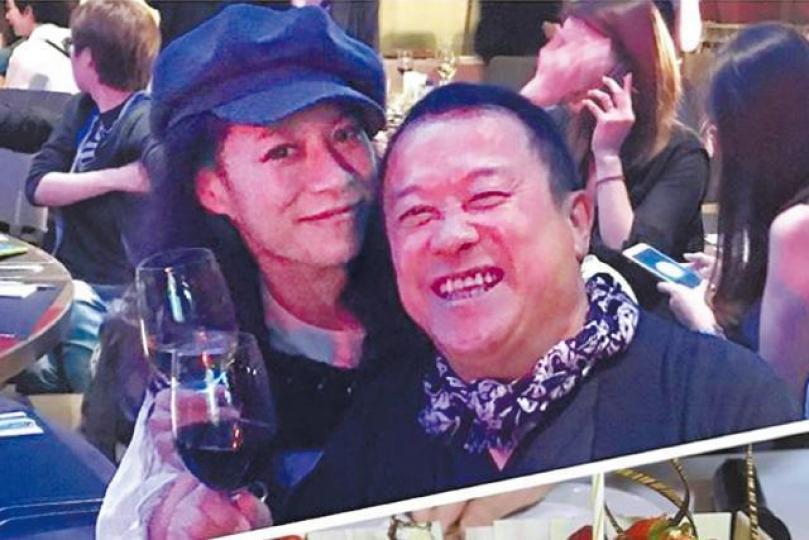 藝人曾志偉與化妝師Vanus關係親密;圖為今年4月曾志偉生日時與她合照。互聯網警務處刑事及保安處處長李志恒車禍中傷及頸椎下身麻痹。車禍現場附近建有喜樂樂(Kiroro)滑雪度假村,近年受不少港人追捧。資料圖片 藝人曾志偉與化妝師Vanus關係親密;圖為今年4月曾志偉生日時與她合照。互聯網警務處刑事及保安處處長李志恒車禍中傷及頸椎下身麻痹。車禍現場附近建有喜樂樂(Kiroro)滑雪度假村,近年受不少港人追捧。資料圖片