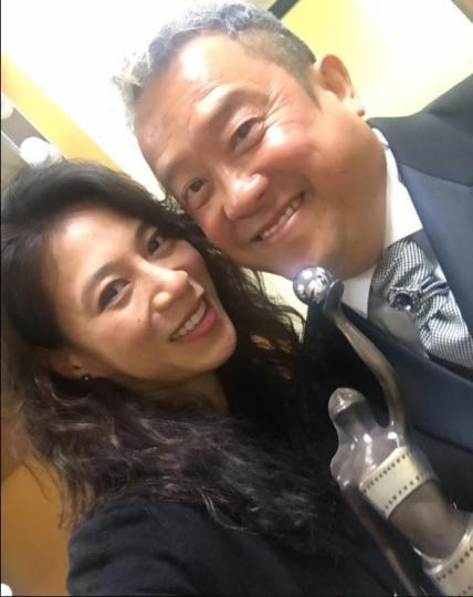 曾志偉去年奪得金像獎最佳男配角後與Vanus合照。 曾志偉去年奪得金像獎最佳男配角後與Vanus合照。