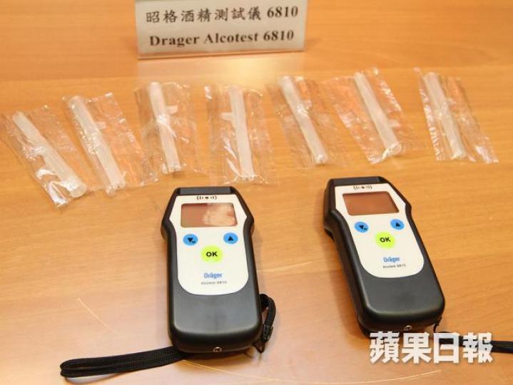 香港酒後駕駛檢控起點是每100毫升呼氣含22微克酒精,比起日本寬鬆;圖為酒精測試儀器。資料圖片 香港酒後駕駛檢控起點是每100毫升呼氣含22微克酒精,比起日本寬鬆;圖為酒精測試儀器。資料圖片