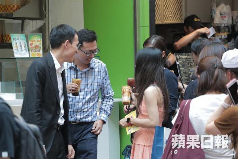 茶店受年輕人歡迎。 茶店受年輕人歡迎。