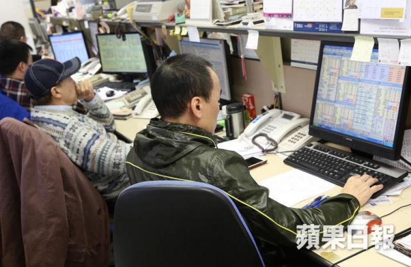 港股昨天無力彈起。 港股昨天無力彈起。