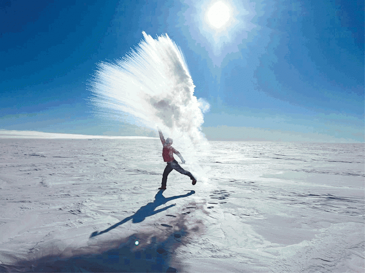 奧布雷迪於行程第八日,在-6.6℃低溫下,迎着風向天倒出滾水,構成美麗的畫面。奧布雷迪上載臉上貼滿膠布的照片。 美聯社 奧布雷迪於行程第八日,在-6.6℃低溫下,迎着風向天倒出滾水,構成美麗的畫面。奧布雷迪上載臉上貼滿膠布的照片。 美聯社