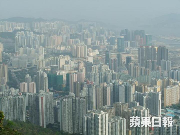 大龍東部的九龍灣啟泰苑剛錄得今年第二宗居二市場成交,呎價低見6,630元,創屋苑逾兩年呎價新低。 大龍東部的九龍灣啟泰苑剛錄得今年第二宗居二市場成交,呎價低見6,630元,創屋苑逾兩年呎價新低。