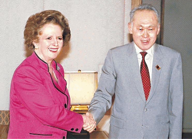 李光耀1989年會晤戴卓爾夫人時稱,港人在民主步伐挑戰中國將鑄成大錯。資料圖片 李光耀1989年會晤戴卓爾夫人時稱,港人在民主步伐挑戰中國將鑄成大錯。資料圖片