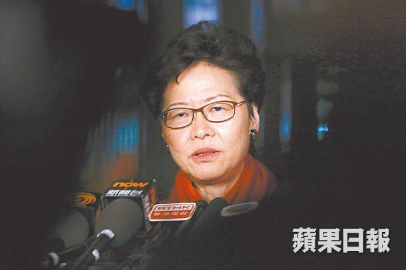 林鄭昨晚回港會見傳媒,稱希望UGL案能告一段落。王子俊攝鄭若驊日前現身回應不檢控梁振英原因,卻越描越黑。 林鄭昨晚回港會見傳媒,稱希望UGL案能告一段落。王子俊攝鄭若驊日前現身回應不檢控梁振英原因,卻越描越黑。