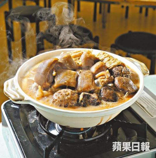 不少人愛在冬天吃羊腩煲暖身。 不少人愛在冬天吃羊腩煲暖身。