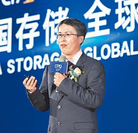 被指為栗戰書女婿的蔡華波,今年逐步轉讓在港資產。資料圖片栗戰書去年十月「入常」,成為中共政治局常委,登上中共權力頂峯。資料圖片蔡華波報住赤柱灘道6號獨立屋,與栗潛心(圓圖)報住的地址相同。資料圖片 被指為栗戰書女婿的蔡華波,今年逐步轉讓在港資產。資料圖片栗戰書去年十月「入常」,成為中共政治局常委,登上中共權力頂峯。資料圖片蔡華波報住赤柱灘道6號獨立屋,與栗潛心(圓圖)報住的地址相同。資料圖片