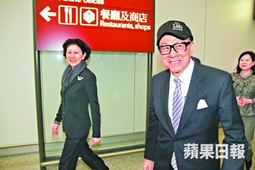 李嘉誠「紅顏知己」周凱旋以配售價0.51元購入力世紀逾7,647萬股。 李嘉誠「紅顏知己」周凱旋以配售價0.51元購入力世紀逾7,647萬股。