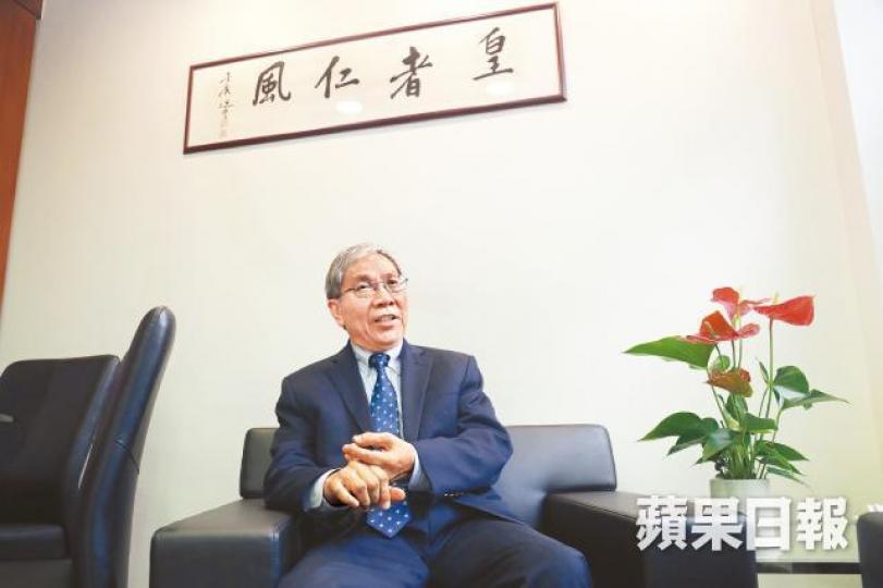 2013年陳偉儀的兒子MBA畢業,全家現身支持。 2013年陳偉儀的兒子MBA畢業,全家現身支持。