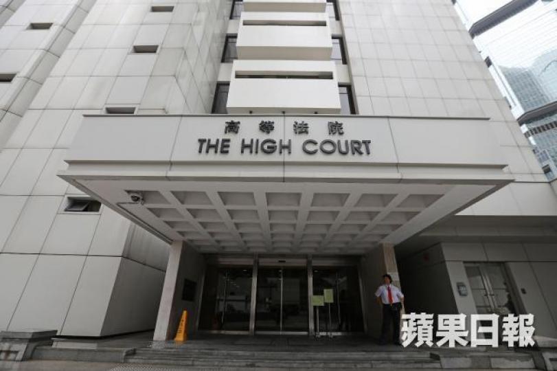 現年44歲裝修工人疑多次非禮及強姦就讀小學的親女,昨在高院自辯。
現年44歲裝修工人疑多次非禮及強姦就讀小學的親女,昨在高院自辯。