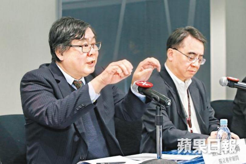 港鐵獨立專家顧問嚴建平(左)早前聲稱鋼筋扭入螺絲帽六圈已合安全,右為常務總監金澤培。 港鐵獨立專家顧問嚴建平(左)早前聲稱鋼筋扭入螺絲帽六圈已合安全,右為常務總監金澤培。
