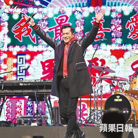 古仔前晚獲頒我最喜愛的男歌手,成為香港首個稱霸歌影視的藝人,他上台領獎時高舉雙手,相當興奮。古仔在99年與宣萱首度成為視帝視后。資料圖片01年,古仔憑《尋秦記》再度成為視帝。資料圖片古仔去年憑《殺破狼.貪狼》登金像影帝寶座。資料圖片祖兒等了二十年,首度獲得至尊歌曲,成就《叱咤》大滿貫。謝安琪(中)、李幸倪(右)及江海迦獲得今屆女歌手金銀銅獎。 古仔前晚獲頒我最喜愛的男歌手,成為香港首個稱霸歌影視的藝人,他上台領獎時高舉雙手,相當興奮。古仔在99年與宣萱首度成為視帝視后。資料圖片01年,古仔憑《尋秦記》再度成為視帝。資料圖片古仔去年憑《殺破狼.貪狼》登金像影帝寶座。資料圖片祖兒等了二十年,首度獲得至尊歌曲,成就《叱咤》大滿貫。謝安琪(中)、李幸倪(右)及江海迦獲得今屆女歌手金銀銅獎。