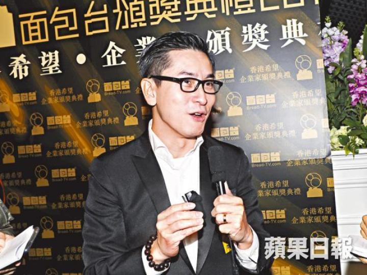 范振鋒為造人走去睇中醫調理身體,但老婆卻不願意。韓君婷將於新節目探討醫學美容。 范振鋒為造人走去睇中醫調理身體,但老婆卻不願意。韓君婷將於新節目探討醫學美容。