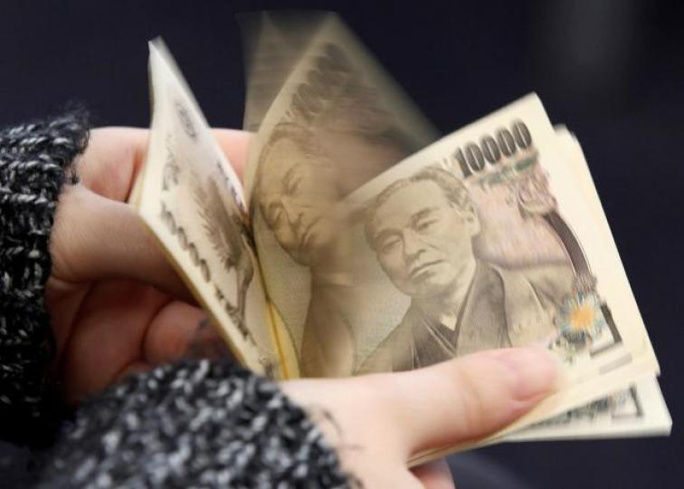 日圓昨日忽然走強,有說是因為蘋果預測收入將遞減,導致投資者棄股,走進避險貨幣日圓。資料圖片 日圓昨日忽然走強,有說是因為蘋果預測收入將遞減,導致投資者棄股,走進避險貨幣日圓。資料圖片