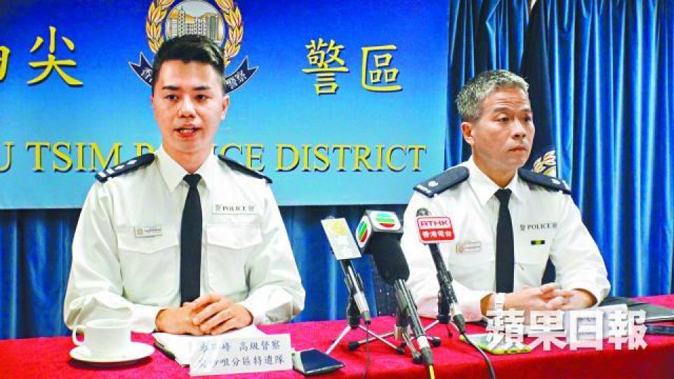 警方講解在聖誕及新年期間,於尖沙嘴進行反扒竊行動,共拘捕10人。 警方講解在聖誕及新年期間,於尖沙嘴進行反扒竊行動,共拘捕10人。