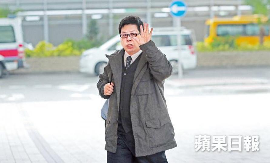 民主黨成員林子健涉報假案被控,昨到庭應訊。夏家朗攝林子健稱雙腿被打上21口書釘,曾開記者會展示傷勢。資料圖片 民主黨成員林子健涉報假案被控,昨到庭應訊。夏家朗攝林子健稱雙腿被打上21口書釘,曾開記者會展示傷勢。資料圖片