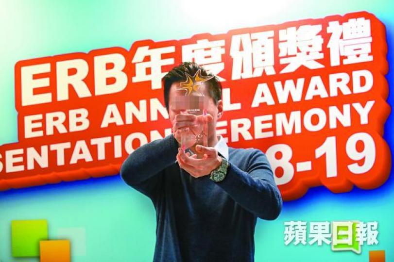 重建人生的阿翔昨獲僱員再培訓局頒發本年度傑出學員獎。謝榮耀攝阿翔痛改前非,在出獄後落力工作。受訪者提供圖片 重建人生的阿翔昨獲僱員再培訓局頒發本年度傑出學員獎。謝榮耀攝阿翔痛改前非,在出獄後落力工作。受訪者提供圖片
