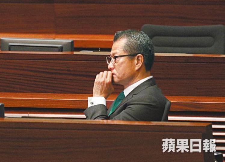 陳茂波昨表明會研究方法協助市民上車。資料圖片二手樓價自去年起大幅回落,但市民上車仍然吃力。資料圖片 陳茂波昨表明會研究方法協助市民上車。資料圖片二手樓價自去年起大幅回落,但市民上車仍然吃力。資料圖片