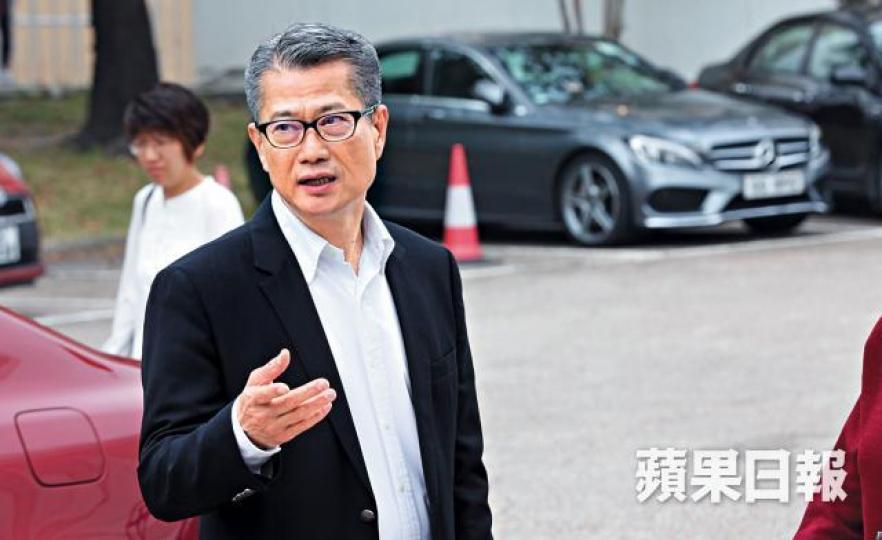 陳茂波暗示研究放寬樓按成數,昨遭大潑冷水。資料圖片 陳茂波暗示研究放寬樓按成數,昨遭大潑冷水。資料圖片