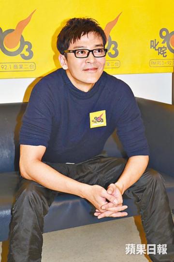 東東正跟健身教練練體能,反而對練大隻不感興趣。 東東正跟健身教練練體能,反而對練大隻不感興趣。