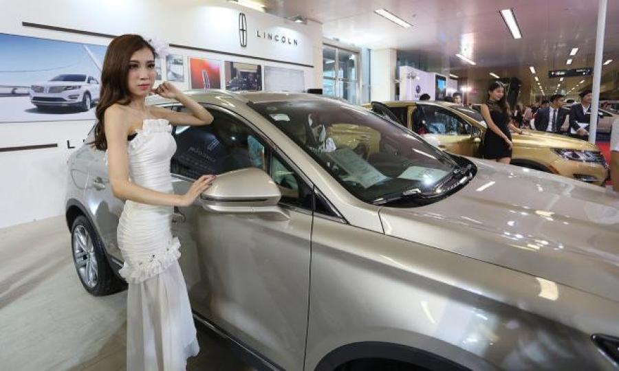 發改委今年將制定出台促進汽車、家電等熱點產品消費的措施。資料圖片 發改委今年將制定出台促進汽車、家電等熱點產品消費的措施。資料圖片