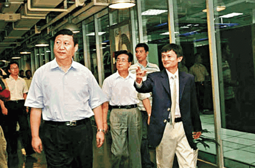 習近平2007年到訪阿里巴巴總部，馬雲陪同參觀及講解業務。