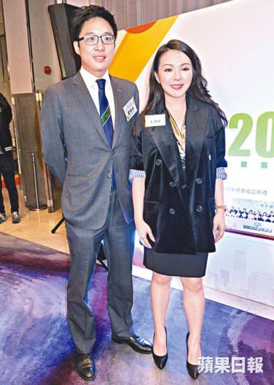 昨日以大使身份現身的JW表示,是專程來為霍啟山撐場。 昨日以大使身份現身的JW表示,是專程來為霍啟山撐場。