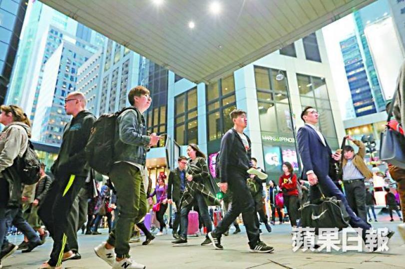 香港的「選舉過程和多元性」得分急跌。西非國家塞內加爾民主排名73,與香港並列。 香港的「選舉過程和多元性」得分急跌。西非國家塞內加爾民主排名73,與香港並列。