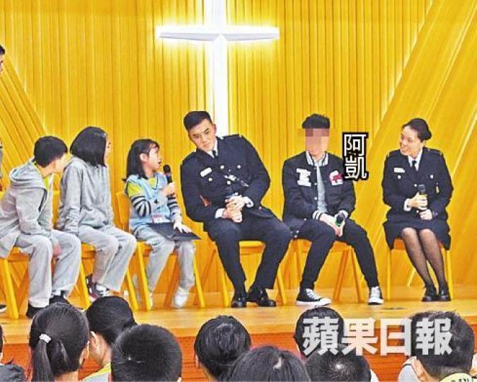阿凱酒後打劫便利店判囚,出獄後向小孩講述闖禍經過,流露悔意。小學生讀出寫給在囚人士的信,鼓勵他們出獄後重投社會努力生活。朱家駿攝 阿凱酒後打劫便利店判囚,出獄後向小孩講述闖禍經過,流露悔意。小學生讀出寫給在囚人士的信,鼓勵他們出獄後重投社會努力生活。朱家駿攝