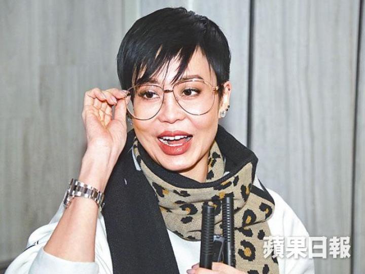 孫佳君指兩個兒子的破壞力驚人,經常打交。孫佳君爆兩子曾在家玩棒球,打爆電視。資料圖片周家怡對於拍拖一切隨緣。 孫佳君指兩個兒子的破壞力驚人,經常打交。孫佳君爆兩子曾在家玩棒球,打爆電視。資料圖片周家怡對於拍拖一切隨緣。