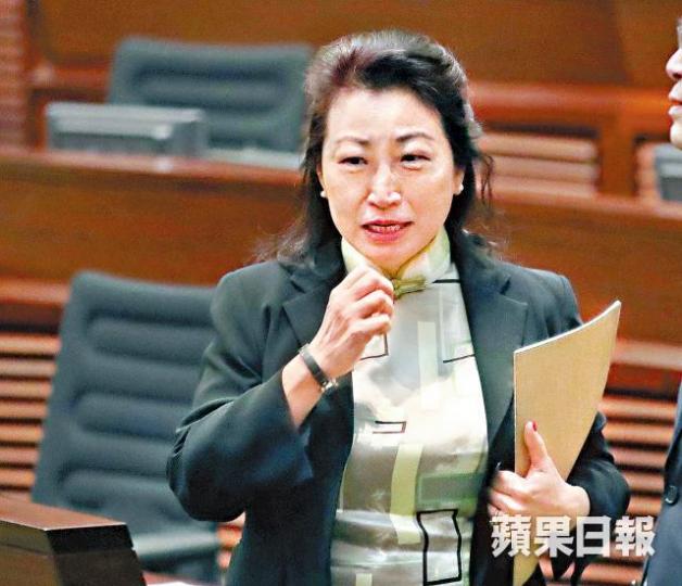 鄭若驊昨日出席答問會期間未有回應不檢控梁振英。 鄭若驊昨日出席答問會期間未有回應不檢控梁振英。