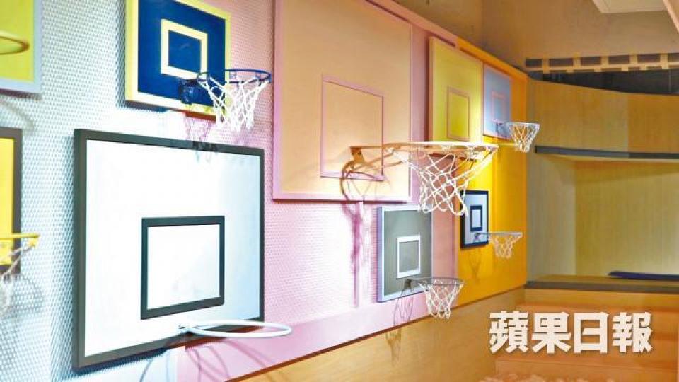 小朋友在銅鑼灣店可玩籃球等運動。 小朋友在銅鑼灣店可玩籃球等運動。