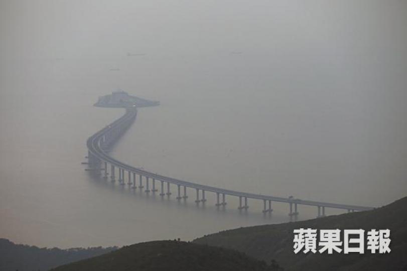 港珠澳大橋位處的東涌去年臭氧濃度超標。 港珠澳大橋位處的東涌去年臭氧濃度超標。
