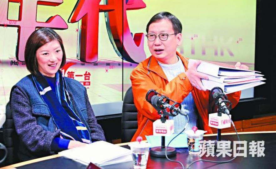 民建聯柯創盛(右)批評,提高長者申請綜援門檻建議藏於預算案900多頁中;旁為容海恩。謝榮耀攝 民建聯柯創盛(右)批評,提高長者申請綜援門檻建議藏於預算案900多頁中;旁為容海恩。謝榮耀攝