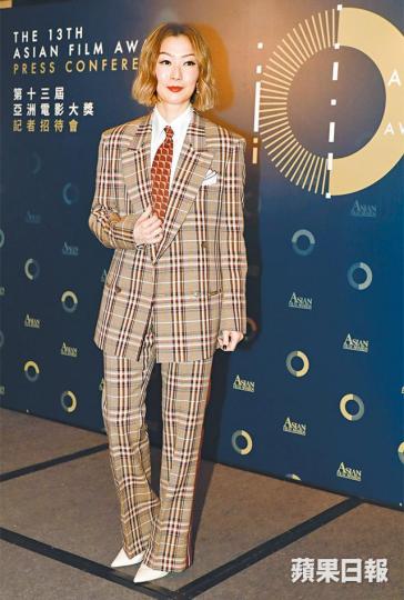 Sammi笑言想和小鮮肉合作拍愛情小品。導演杜琪峯昨日出席亞洲電影大獎記者會,公佈本屆入圍名單。 Sammi笑言想和小鮮肉合作拍愛情小品。導演杜琪峯昨日出席亞洲電影大獎記者會,公佈本屆入圍名單。