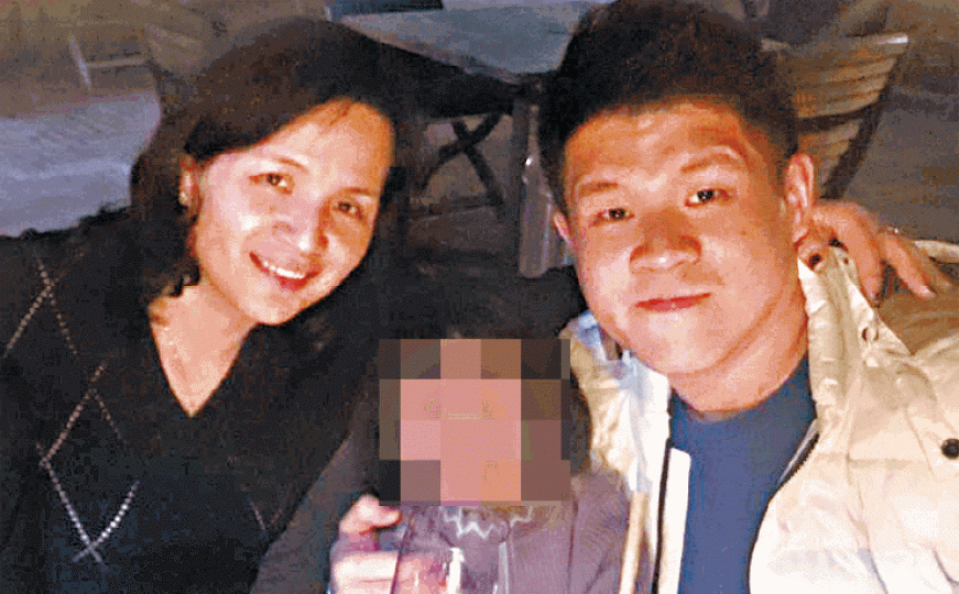 「大話廚神」盧劍霆(右)疑與母親莫慧媚(左)組母子檔偷呃拐騙。Shirley稱被拖欠1.5萬元薪金,家人亦墮入騙局。 「大話廚神」盧劍霆(右)疑與母親莫慧媚(左)組母子檔偷呃拐騙。Shirley稱被拖欠1.5萬元薪金,家人亦墮入騙局。
