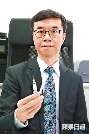 江永明稱,家長不應在兒童打針前說安慰說話。 江永明稱,家長不應在兒童打針前說安慰說話。