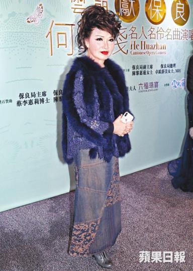 尹飛燕前晚演繹別人的歌,直認不夠時間練歌感到有壓力。 尹飛燕前晚演繹別人的歌,直認不夠時間練歌感到有壓力。