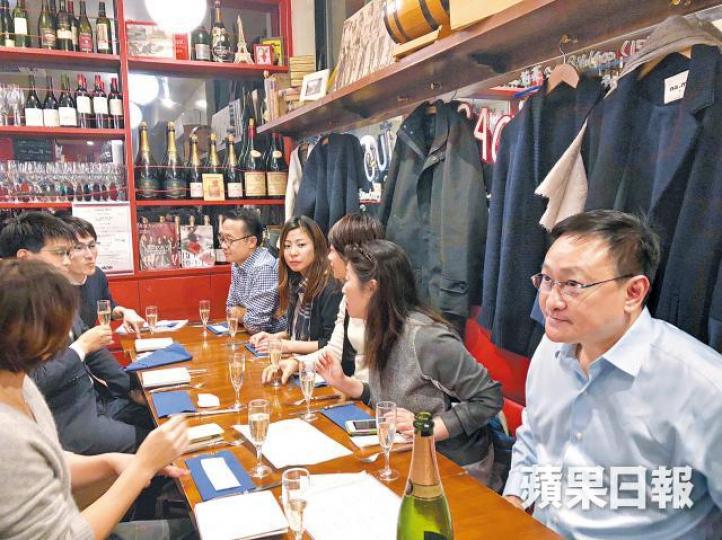 陳燕川定期到日本視察業務,2018年末更和日本員工辦「忘年會」吃喝交流。 陳燕川定期到日本視察業務,2018年末更和日本員工辦「忘年會」吃喝交流。