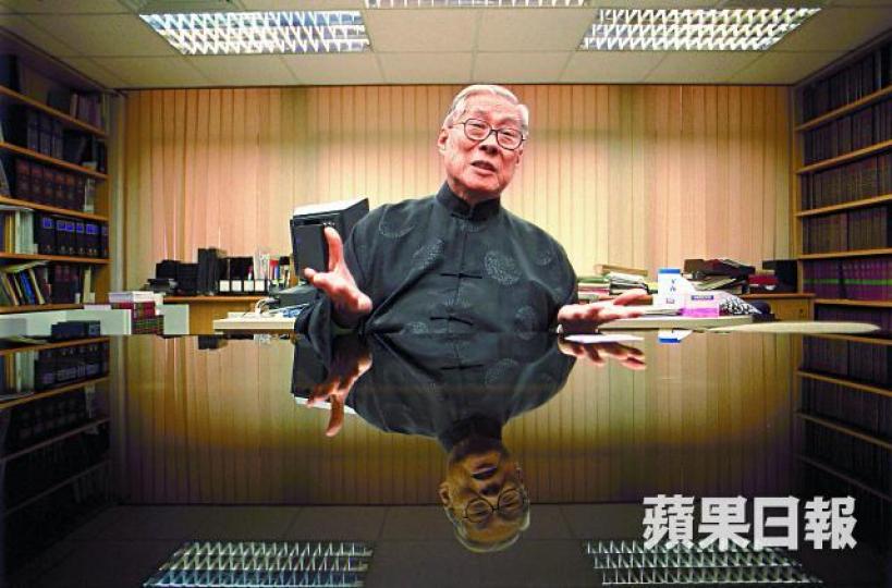 余叔韶余叔韶於2013年獲港大頒授名譽法學博士學位,表揚他對社會和法律教育工作的貢獻。 余叔韶余叔韶於2013年獲港大頒授名譽法學博士學位,表揚他對社會和法律教育工作的貢獻。