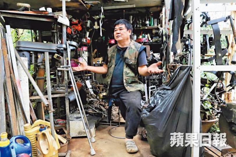 車房工作令范道生失去右腳,但他無留下陰影,輾轉做回老本行。 車房工作令范道生失去右腳,但他無留下陰影,輾轉做回老本行。