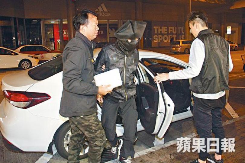 26歲莊姓集團主腦在長沙灣被捕。潘志能攝 26歲莊姓集團主腦在長沙灣被捕。潘志能攝