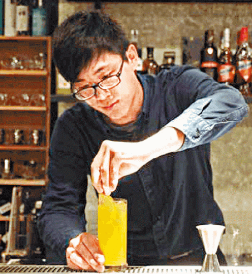 25歲的李學誠已有4年創業經驗,目前是一家酒吧老闆。台灣《蘋果日報》 25歲的李學誠已有4年創業經驗,目前是一家酒吧老闆。台灣《蘋果日報》