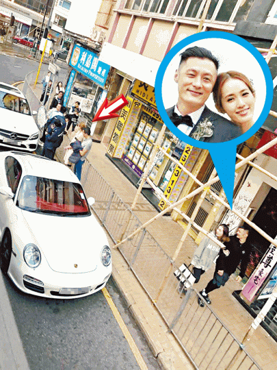 陳貝兒(箭嘴示)撞車,余文樂夫婦(小圖)路過嗰陣回頭睇熱鬧。讀者提供圖片陳貝兒日前駕駛波子跑車被撞,佢噚日話朋友當時介紹暖男到場救駕。陳貝兒(左)噚日出席寵物活動講擇偶條件,佢希望對方係貓奴。 陳貝兒(箭嘴示)撞車,余文樂夫婦(小圖)路過嗰陣回頭睇熱鬧。讀者提供圖片陳貝兒日前駕駛波子跑車被撞,佢噚日話朋友當時介紹暖男到場救駕。陳貝兒(左)噚日出席寵物活動講擇偶條件,佢希望對方係貓奴。