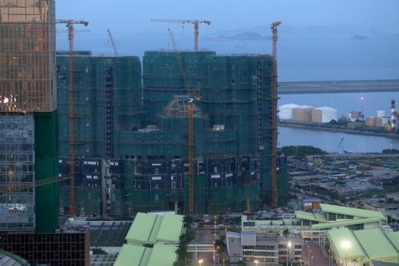 澳博路氹「上葡京」興建5年,即將落成。過年後炒「上葡京」入伙,中線睇9.6元,可升34%。 資料圖片 澳博路氹「上葡京」興建5年,即將落成。過年後炒「上葡京」入伙,中線睇9.6元,可升34%。 資料圖片
