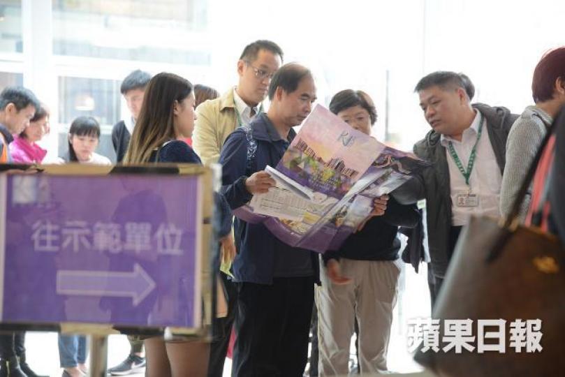 樓價指數拾級而下的局面相信還要維持一段長時間，直到地產商結束減價行動，樓價才有望止跌回升。　資料圖片