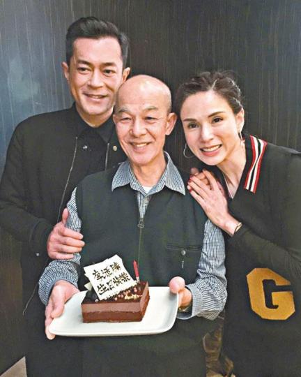 古仔與李若彤前晚再相聚,兼為監製李添勝(中)補祝生日。微博圖片 古仔與李若彤前晚再相聚,兼為監製李添勝(中)補祝生日。微博圖片