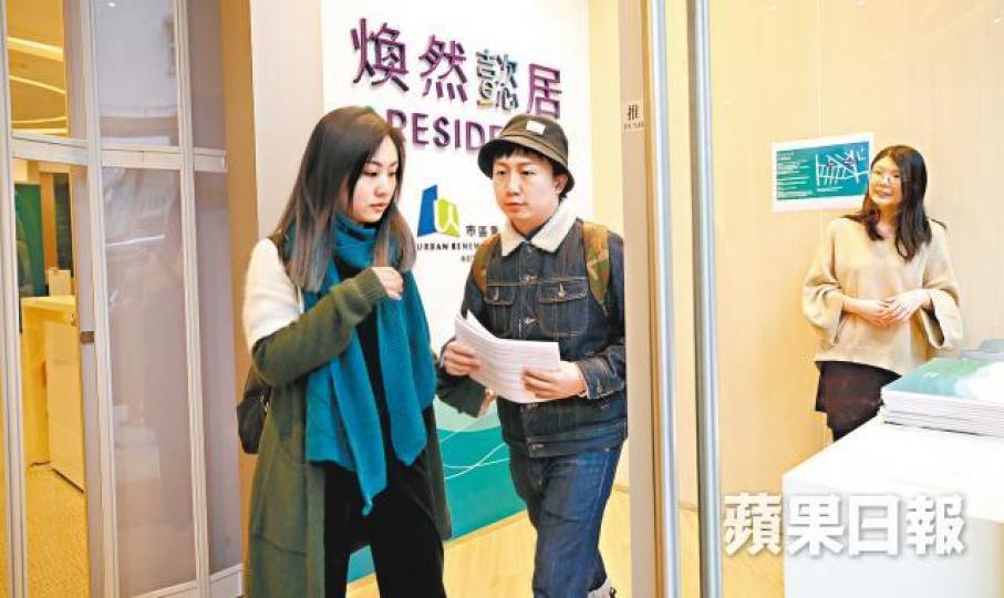 政府覓地建樓速度慢,求過於供,樓價居高不下。資料圖片 政府覓地建樓速度慢,求過於供,樓價居高不下。資料圖片