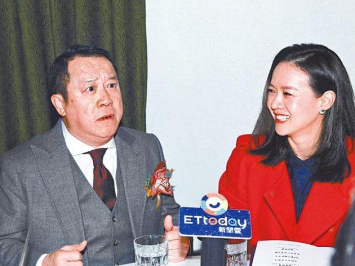志偉昨日到台北出席餐廳開幕活動,提起早前北海道車禍,他坦言當時跟死神好接近。台灣《蘋果日報》曾寶儀對父親逃過一劫,感到欣慰。台灣《蘋果日報》志偉撞車後被揭孖化妝師Vanus同遊北海道。互聯網圖片志偉日前到台北工作時,在機場表現輕鬆,原來他要吃不少止痛藥。資料圖片 志偉昨日到台北出席餐廳開幕活動,提起早前北海道車禍,他坦言當時跟死神好接近。台灣《蘋果日報》曾寶儀對父親逃過一劫,感到欣慰。台灣《蘋果日報》志偉撞車後被揭孖化妝師Vanus同遊北海道。互聯網圖片志偉日前到台北工作時,在機場表現輕鬆,原來他要吃不少止痛藥。資料圖片