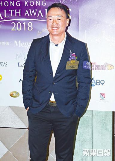王喜被問到是否到亞視發展,他一臉愕然。修哥與羅蘭姐昨日獲頒長者活力藝人獎。 王喜被問到是否到亞視發展,他一臉愕然。修哥與羅蘭姐昨日獲頒長者活力藝人獎。